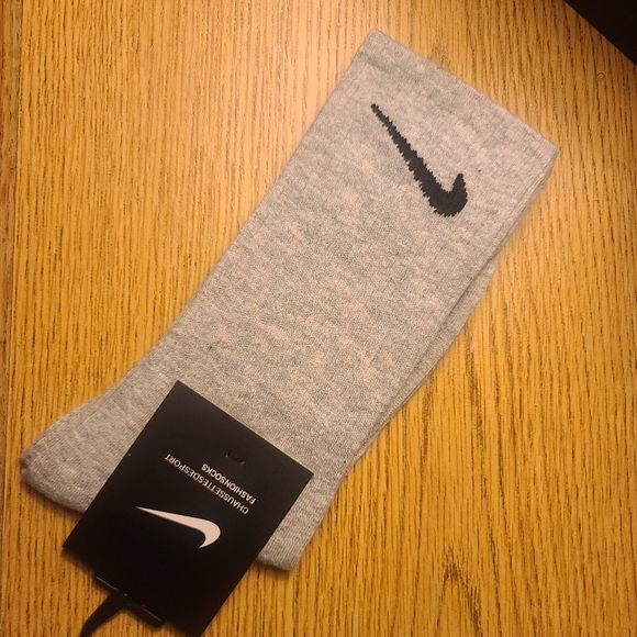 Nike Everyday Cushion Crew Socks | Silver | New - Picture 2 of 3